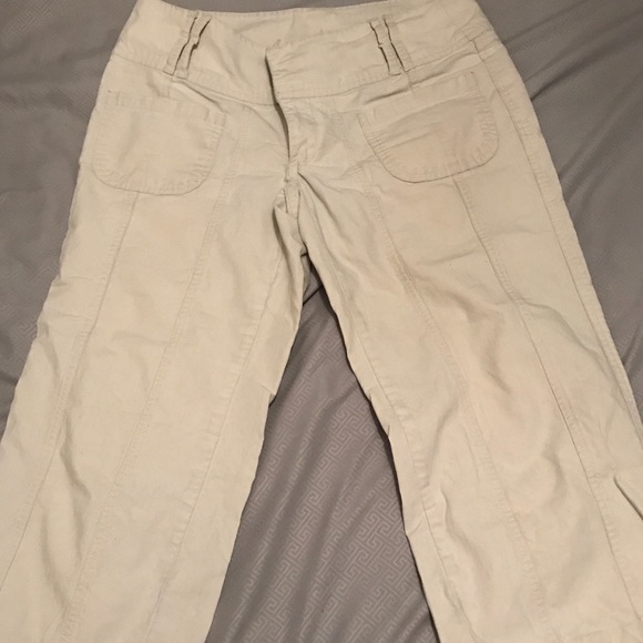 🌻EUC🌻 Cream colored capris - Picture 2 of 6